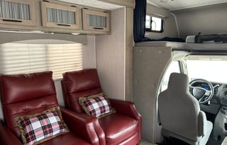 2021 Coachmen 30' of Roadtrip Comfort!