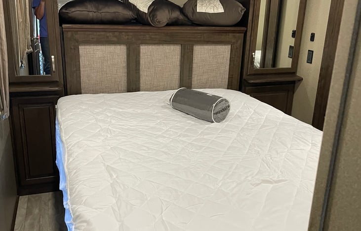 Back bedroom with Queen Bed