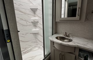 Easy-to-Drive ClassA w/ Surprising Amount of Room