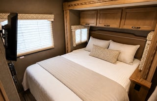 Ultimate Luxury! Easy to drive.
