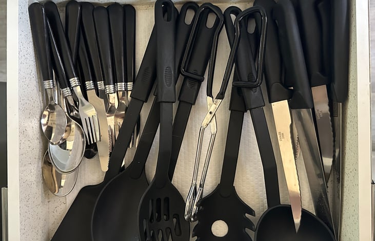 Cooking and eating utensils; knives / cutlery