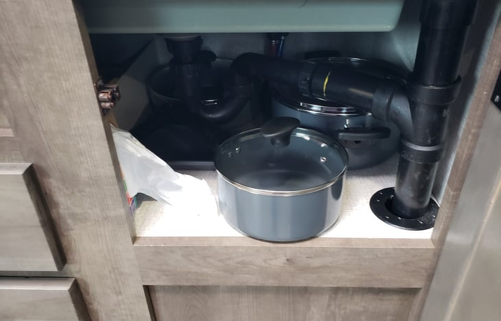 The kitchen comes stocked w/ pots and pans