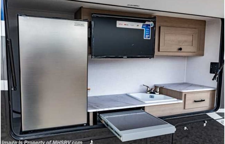 Outdoor Kitchen