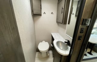 2022 Leprechaun 319MB Ford 450