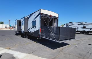 The Lakeside Lodge 35ft Toy Hauler XLR Hyperlite