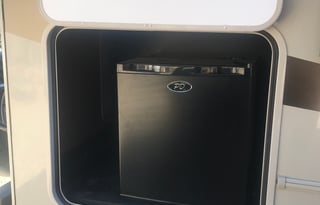 Coachmen RV Leprechaun 319DS Ford 450