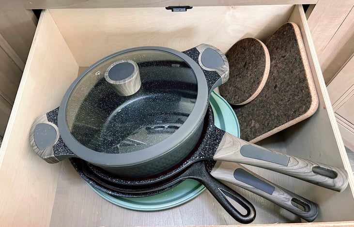 Stock pot, cast iron pan, nonstick pans, and pizza sheet with hot pot holders!