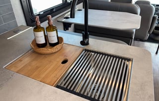 Rare King Bed | Auto Leveling | Easy to Drive