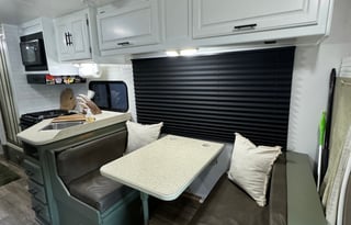 2007 Dutchman Express 6.0 Workhorse Pet Friendly