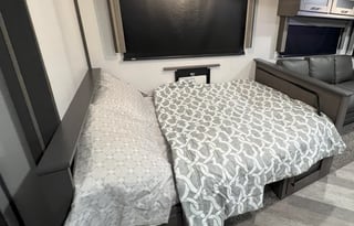 2021 Cruiser Twilight Signature TWS 3300