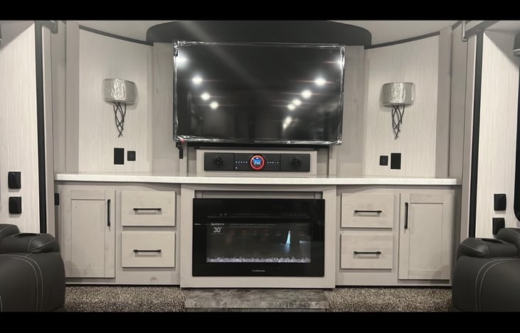 Working gas furnace: Smart Tv and surround sound system AM FM Bluetooth