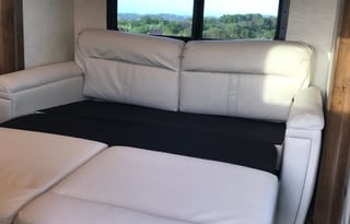 GLAMPING AT ITS FINEST /Mercedes Chassis/ Tiffen