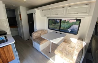 2002 Winnebago Sightseer 27C