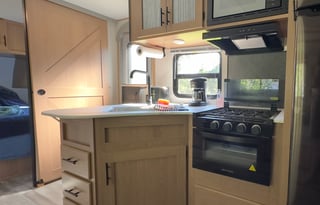 All-Inclusive Experience - 34' 2022 Avenger 27DBS