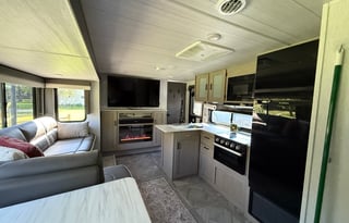 Versa Sleeps 10 Family Camper