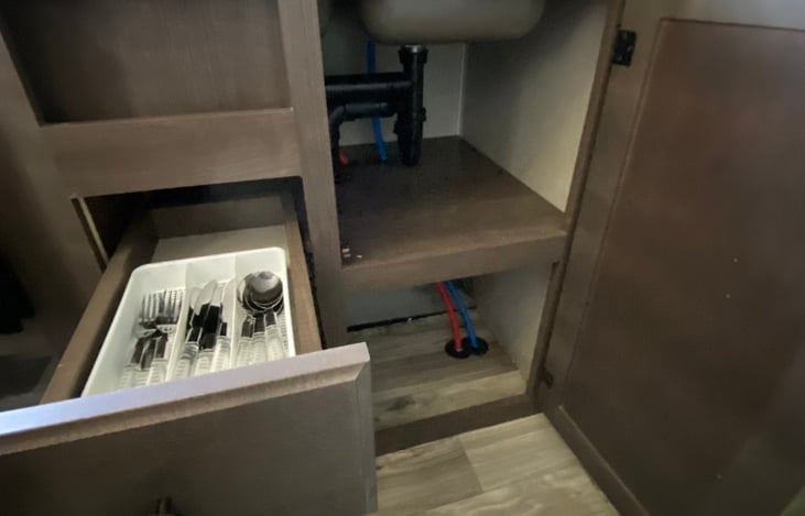 Kitchen: Below sink storage