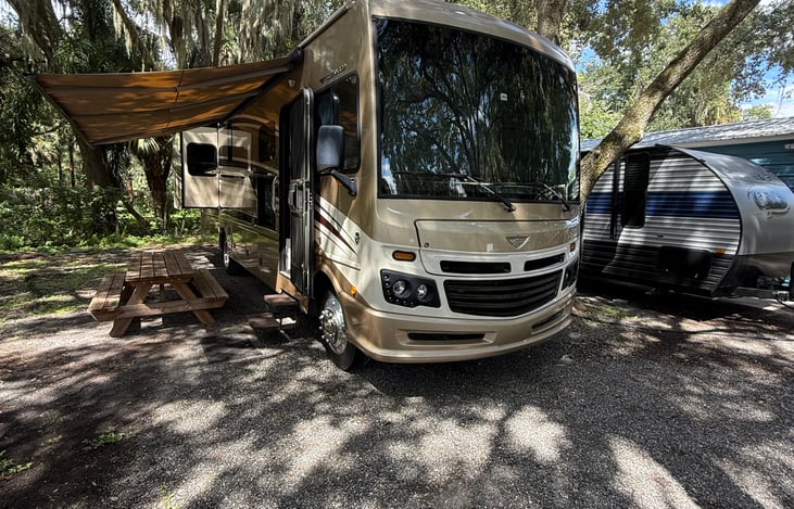 Time to camp!! Sunshade is perfect for lunches and dinners outdoors!