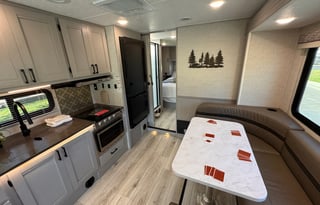 2025 33ft Coachmen 31MB - Sleeps 8