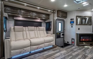 T2022 CONVENIENT & EASY TO DRIVE RV!!! GEORGE TOWN