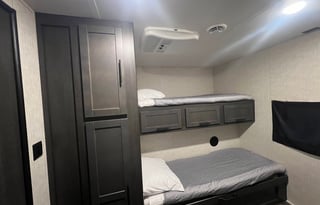 2022 CrossRoads RV Cruiser Aire CR33BHB