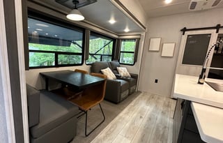 2023 East to West Ahara 378BH-OK W/Huge Bunkhouse