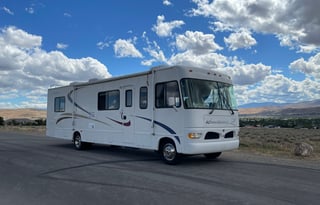 2000 Four Winds RV Hurricane 32A