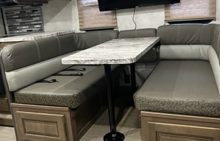 Harvey the RV - King bed & bunks, 2 A/Cs, Sleeps 8