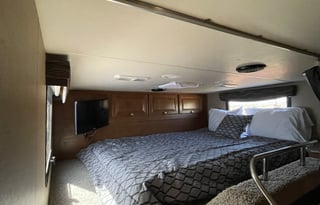 2015 Thor Motor Coach Outlaw 37LS TOY HAULER