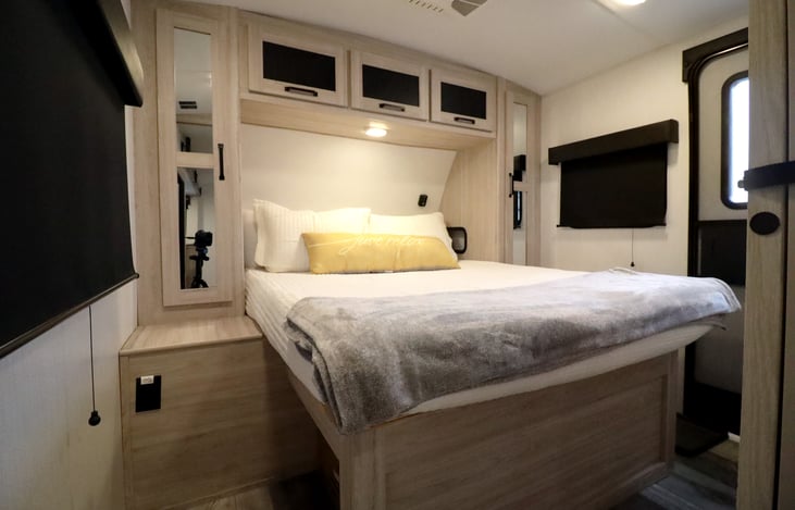 Experience "Harmony" with our 2024 Heartland Sundance U-L 278BH located near Table Rock Lake near Branson Missouri and Lake Of The Ozarks. Thank you from us at Stone Mountain RV & Camper Rentals!