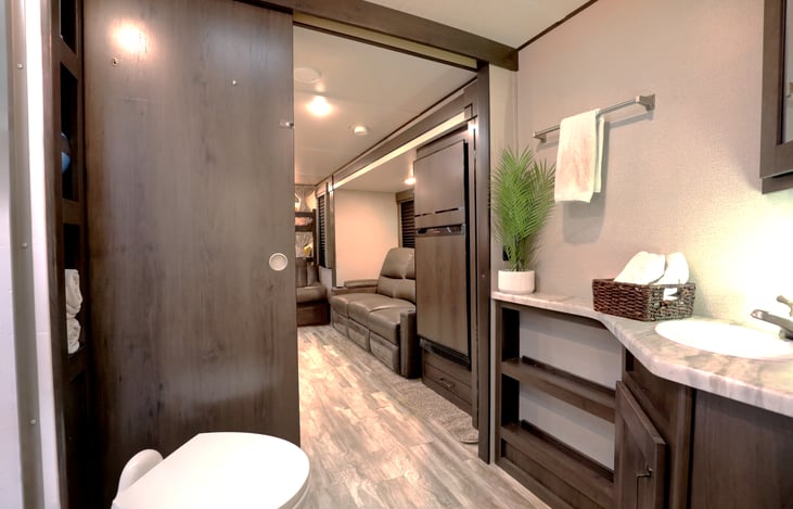 Experience "Gracie" with our 2022 Grand Design Transcend Xplor 265BH located near Table Rock Lake near Branson Missouri and Lake Of The Ozarks. Thank you from us at Stone Mountain RV & Camper Rentals!