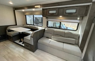 2022 Leprechaun 319MB Ford 450