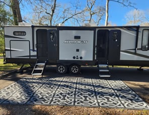 Forest River RV Cherokee Alpha Wolf 33BH-L