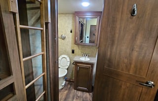2 Bedroom, 2 Bath Luxury RV