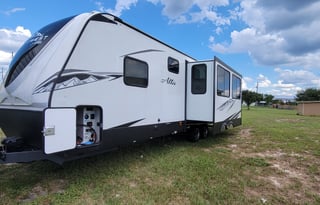 Spacious Family & Pet Friendly RV Rental