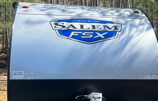 Lightweight trailer perfect for family getaway!