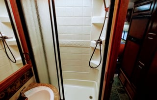 Easy to Drive Thor Hurricane 31G with Bunkbeds