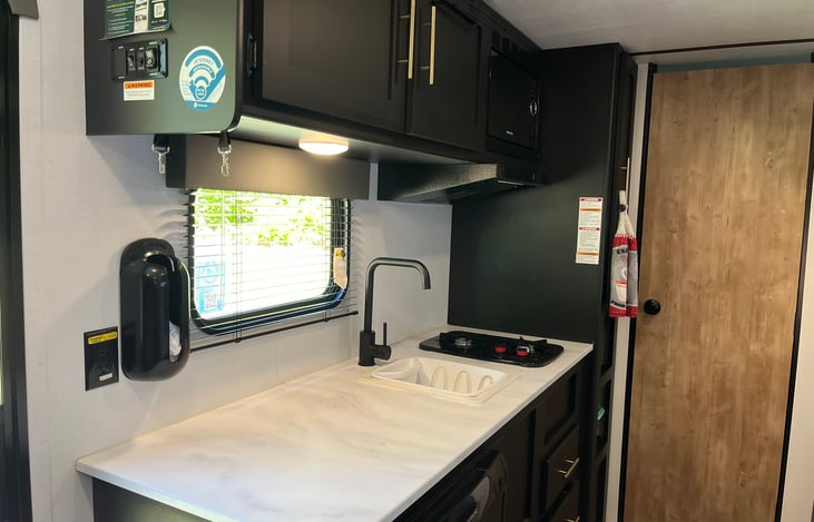 Lots of counter space for cooking