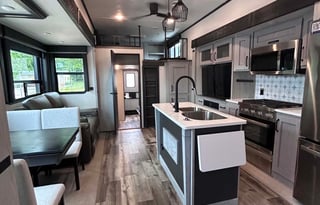 5th Wheel Montana High Country - Two Full Bath