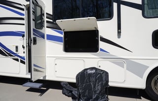 BRAND NEW Family Friendly Class A RV, Sleeps 8