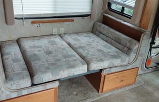 "Coach" Simple, Clean, Kids & Pet Friendly Venue