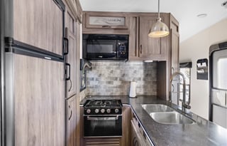 ✨Adventure-Ready Toyhauler – Delivered & Clean!✨