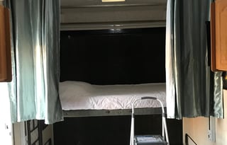 2005 28ft Toy Hauler Large Garage Pets ok free gen