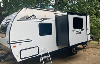 Summer’s Sweet Retreats 2022 KZ Escape E201BH