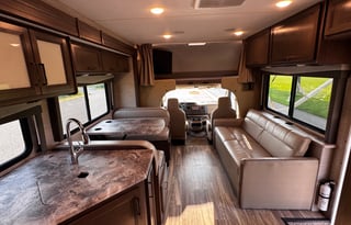 Thor Motor Coach Four Winds 31EV - Family Friendly