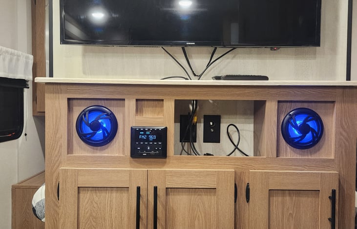 Tv, radio, DVD player