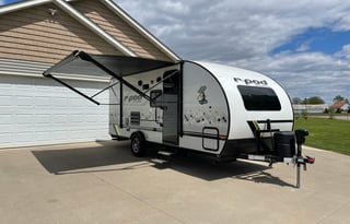 Sleeps 5, lots of upgrades! 600W solar system