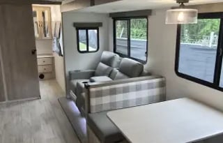 Brand New 2025 3 bedroom!Sleeps 8 Palomino Solaire