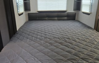 Toy Hauler 1.5 Bath 2021Grand Design Momentum 29G