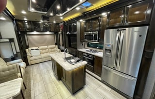 Luxury Pet Friendly RV priced to rent!!!!