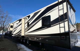 2019 DRV Luxury Suites FullHouse LX455